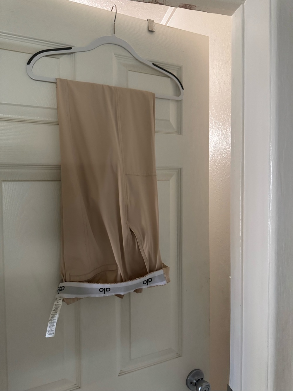 ALO Yoga Nude/Tan (macadamia nut) with Branded Waistband size small $50
